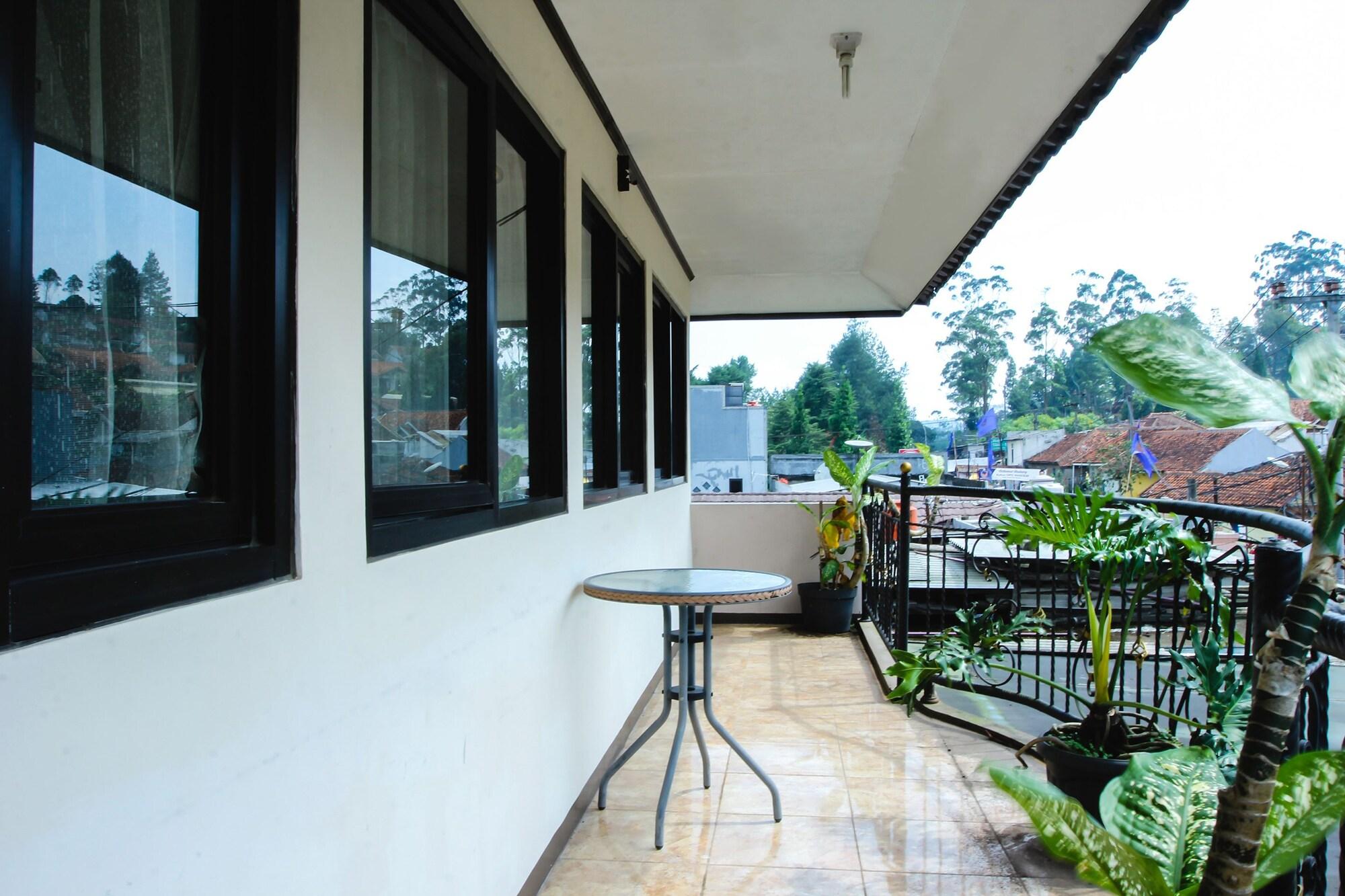 Reddoorz Near Cikole Lembang Hotell Exteriör bild