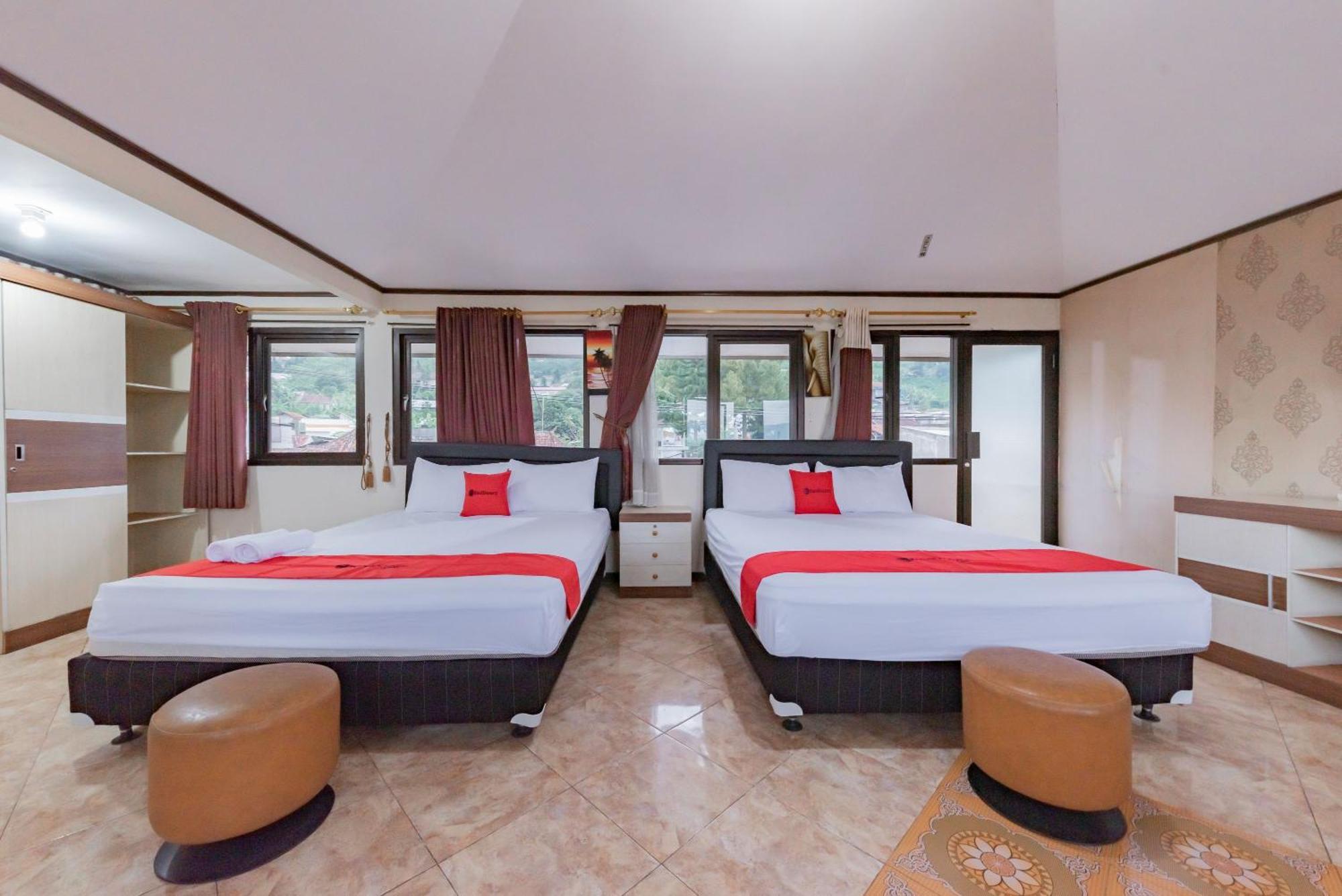 Reddoorz Near Cikole Lembang Hotell Exteriör bild