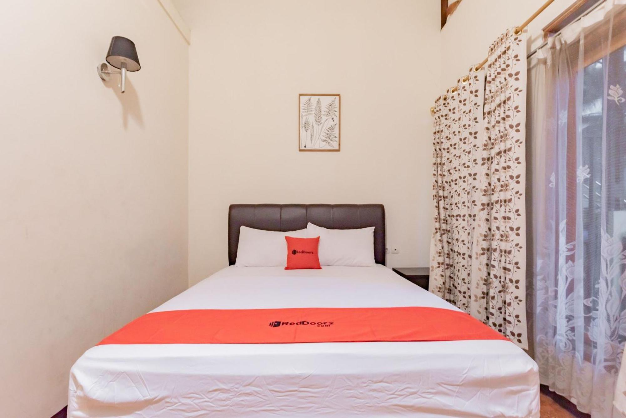 Reddoorz Near Cikole Lembang Hotell Exteriör bild