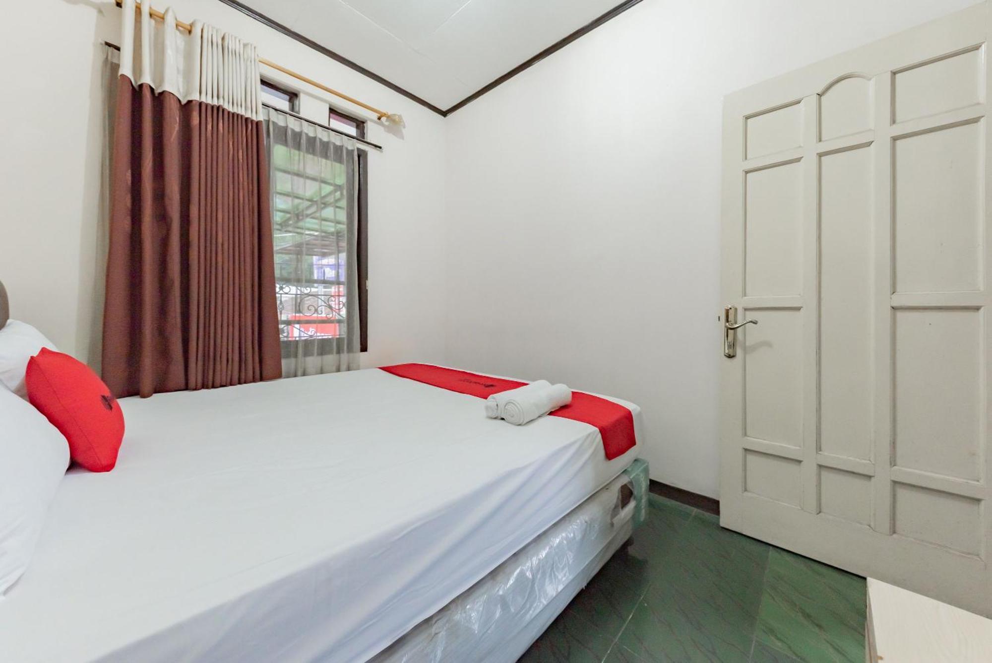 Reddoorz Near Cikole Lembang Hotell Exteriör bild