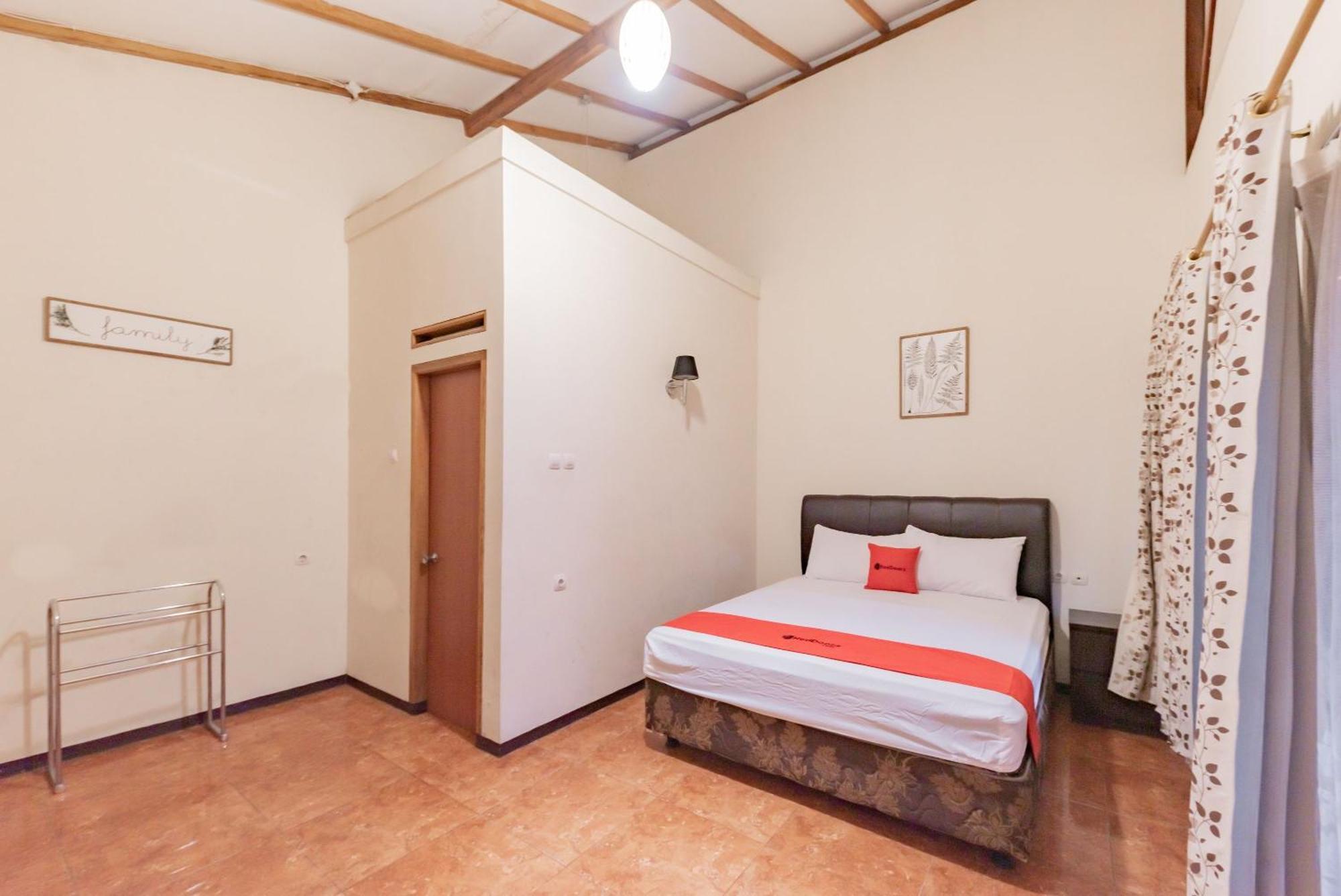 Reddoorz Near Cikole Lembang Hotell Exteriör bild