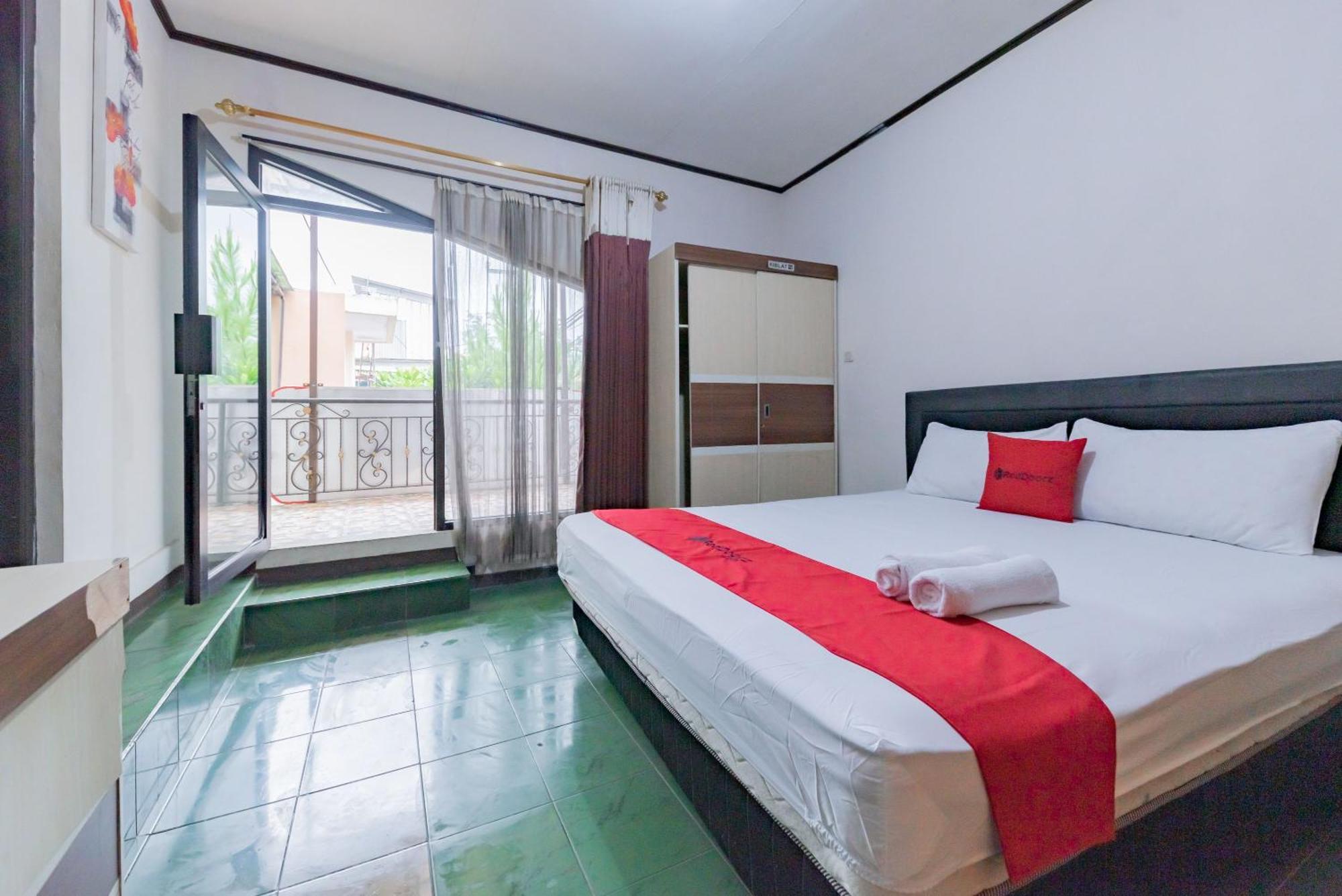 Reddoorz Near Cikole Lembang Hotell Exteriör bild
