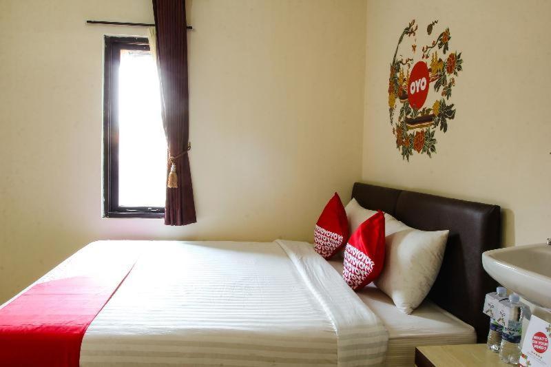 Reddoorz Near Cikole Lembang Hotell Rum bild